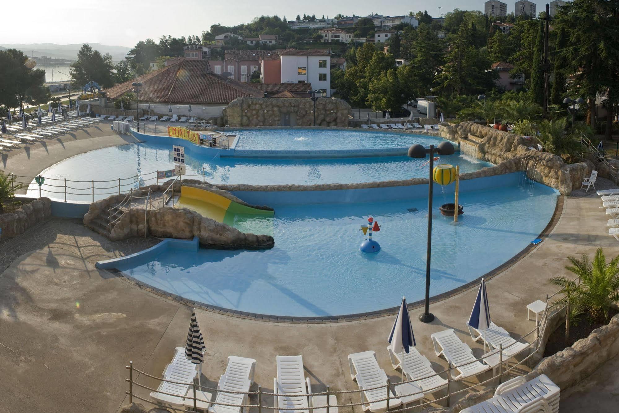 Hotel Aquapark Zusterna โคเปร์ ภายนอก รูปภาพ